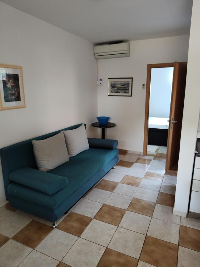Edith's Olive Garden Apartment Vir