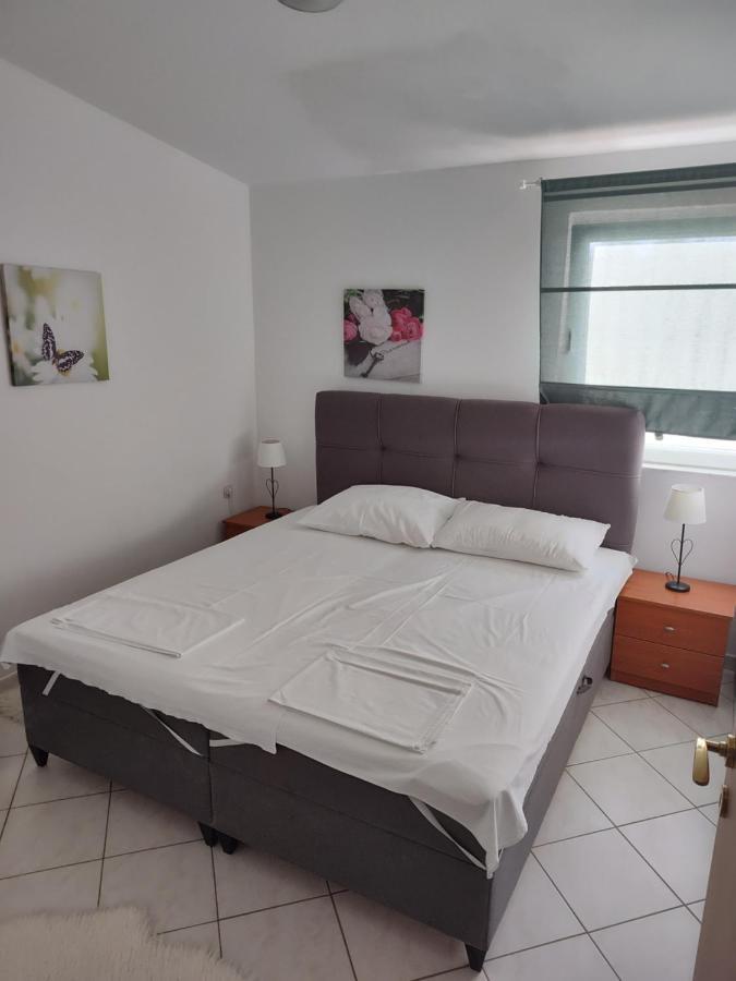 Edith's Olive Garden Apartment *