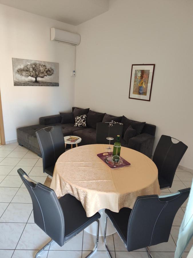 Edith's Olive Garden Apartment Vir