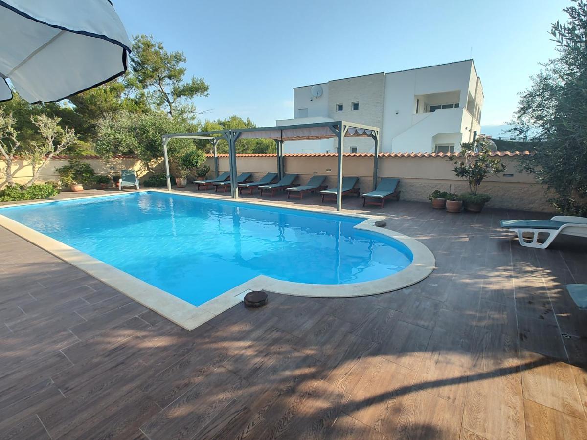 Apartma Edith's Olive Garden Vir