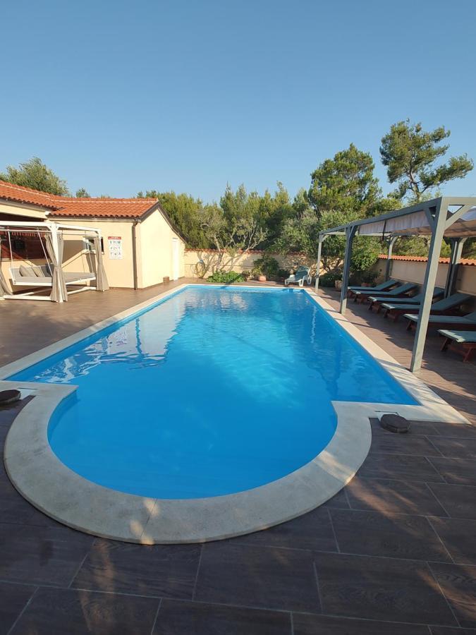 Edith's Olive Garden Apartma Vir