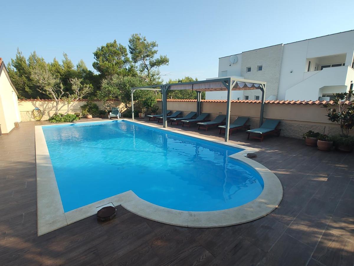 Apartma Edith's Olive Garden Vir