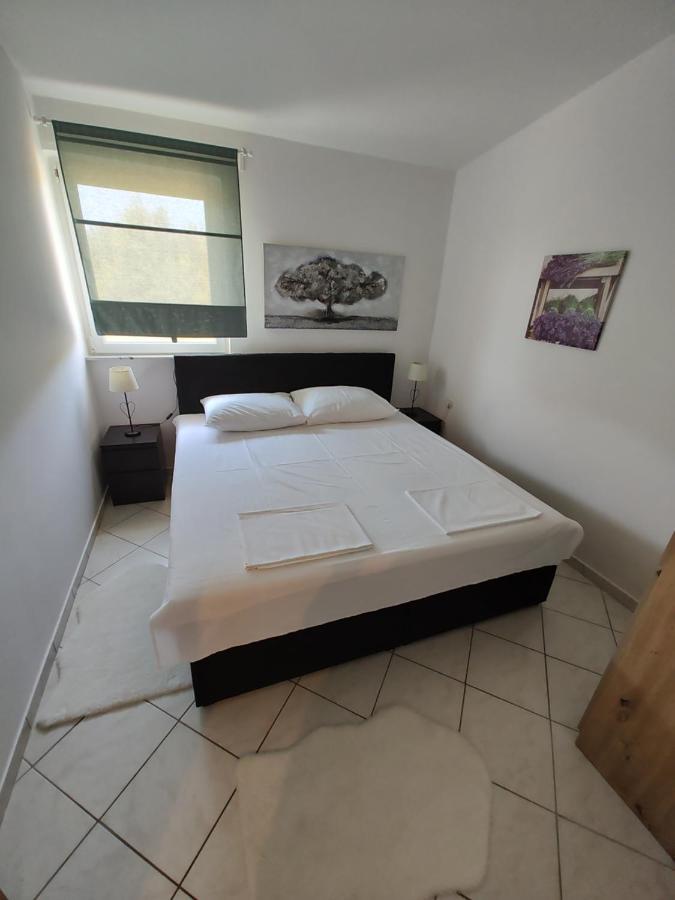Edith's Olive Garden Apartma *