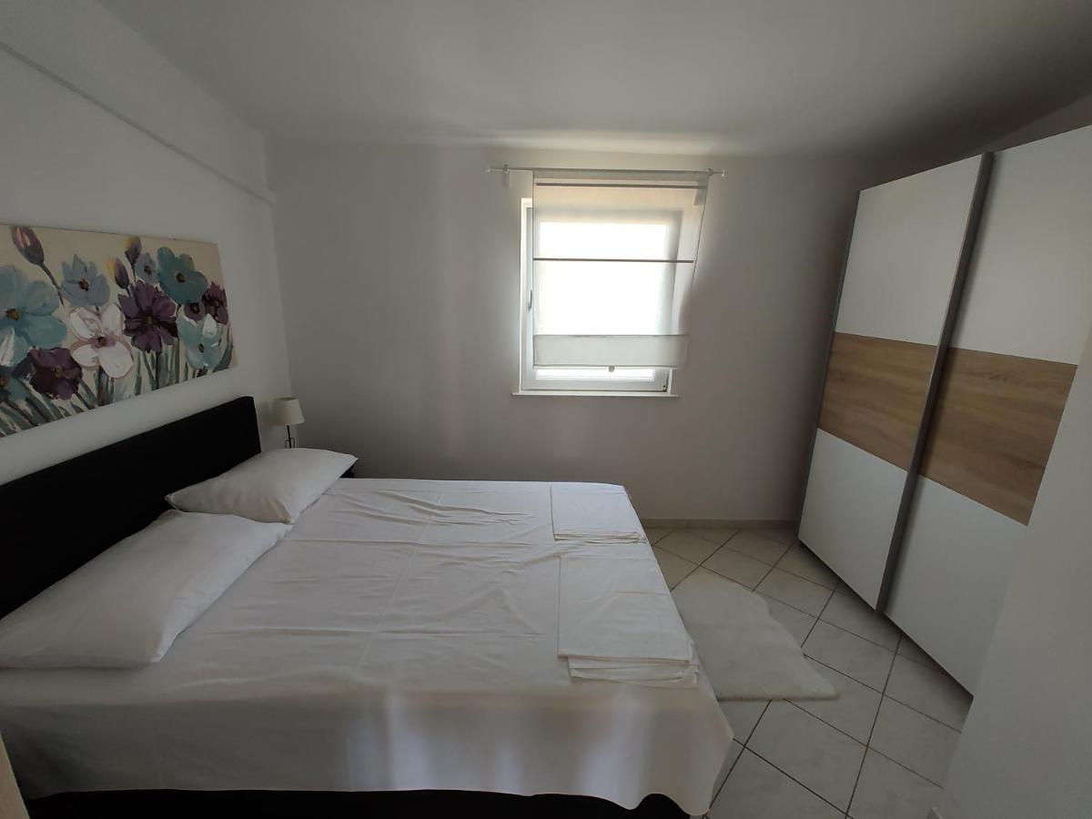 Apartment Edith's Olive Garden Vir