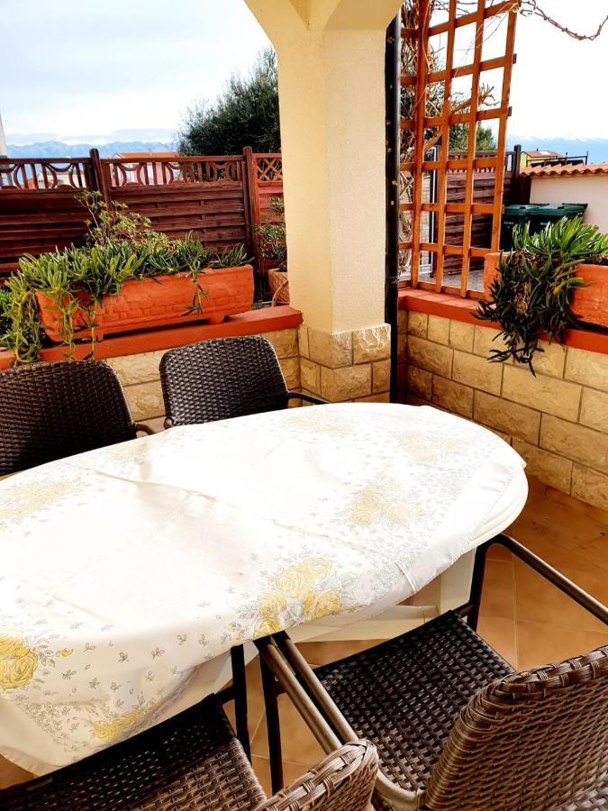 Edith's Olive Garden Apartma Vir